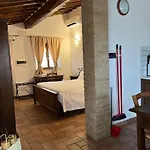شقة Le Querciole In Val D'orcia بانيو فينيوني